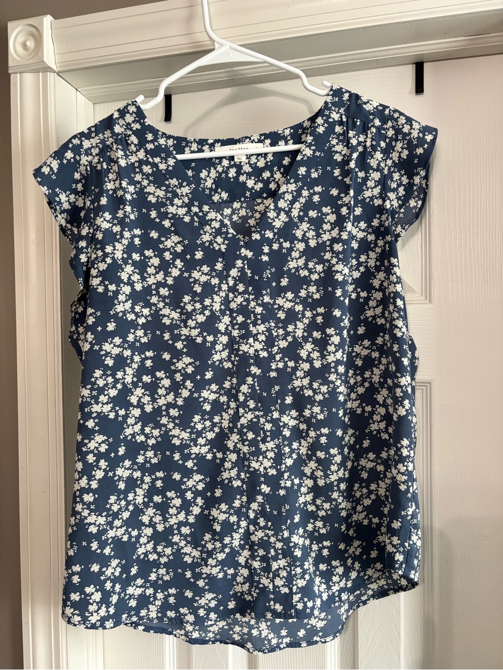 Floral Cap-Sleeve V-Neck Top - Navy/White